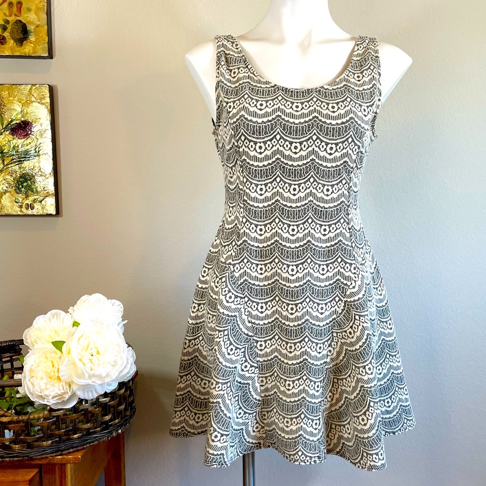 Soprano Black/Cream Fit and Flare Dress Girls Size L